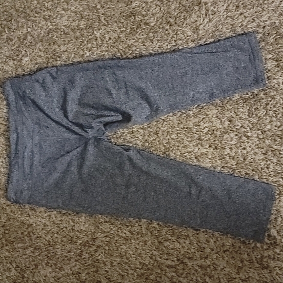 Gray Capri Athletic Pants Brand Unknown Size Small - Picture 4 of 4
